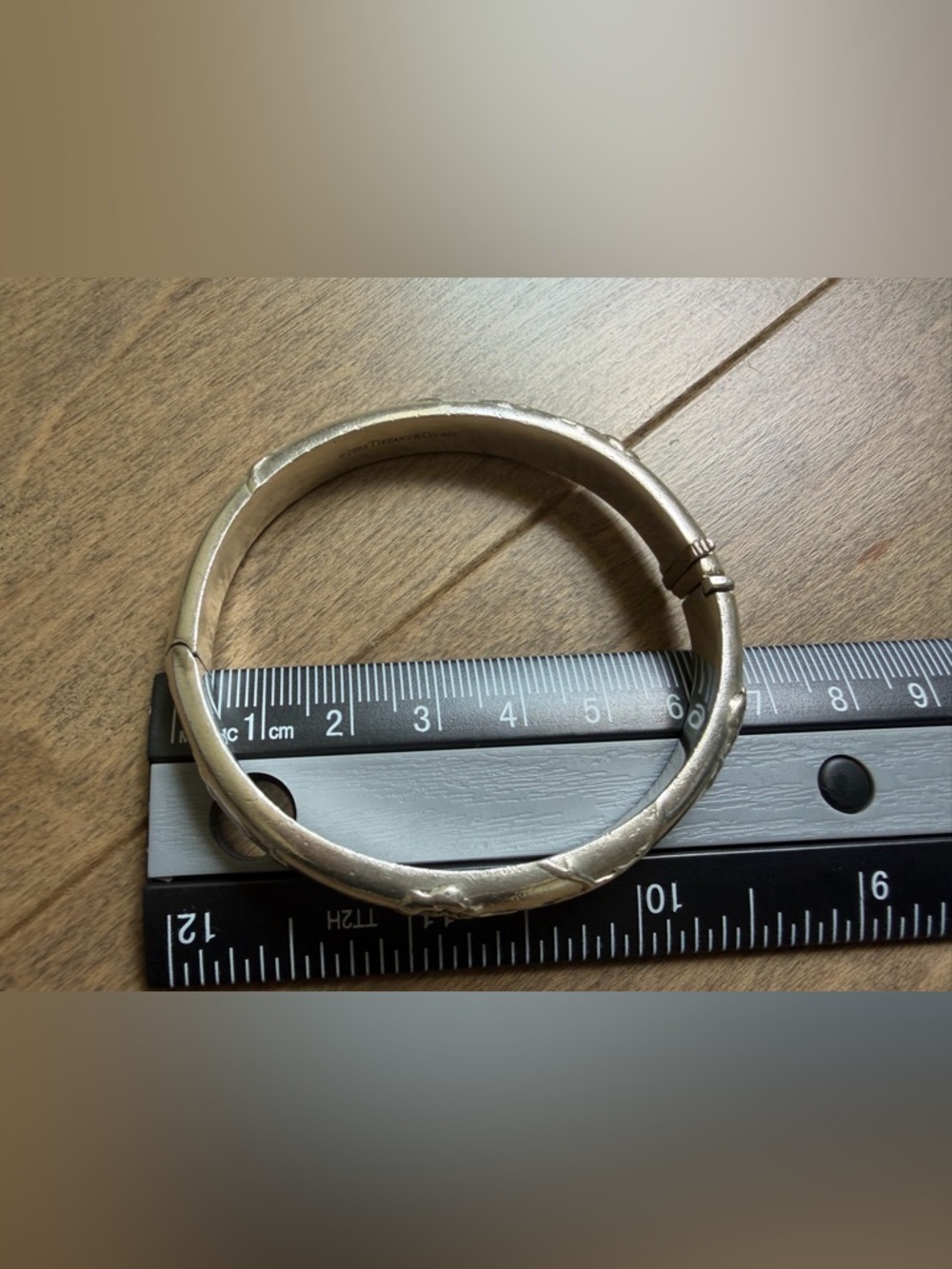 Vintage Tiffany & Co. Silver Floral Relief Bangle Bracelet size 6.5 - Picture 3 of 7